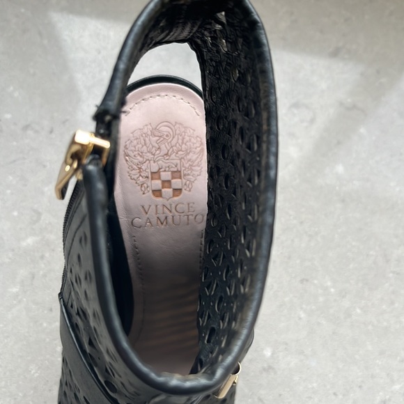 VINCE CAMUTO Leather Heels - Picture 3 of 5